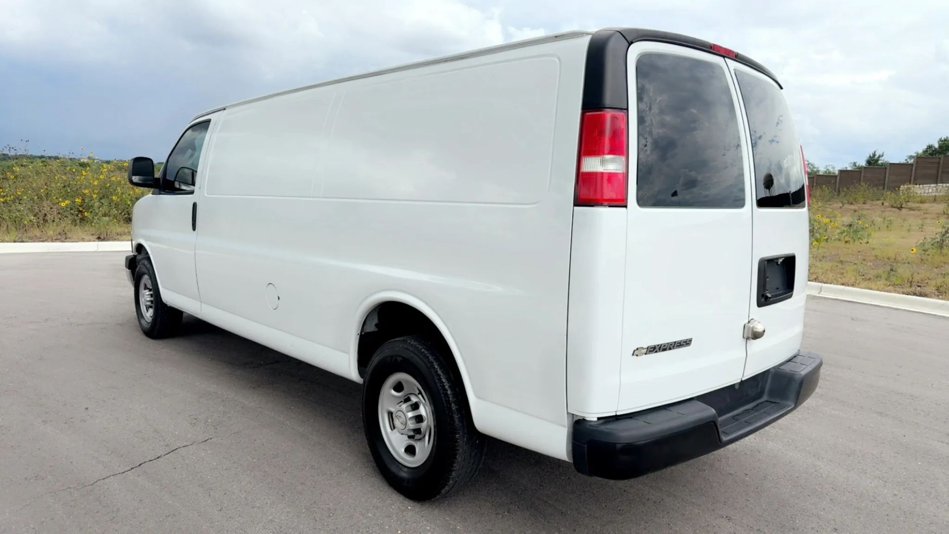 chevrolet express cargo 2019 1GCWGBFG5K1324774 image chevrolet express cargo 2019 1GCWGBFG5K1324774 image